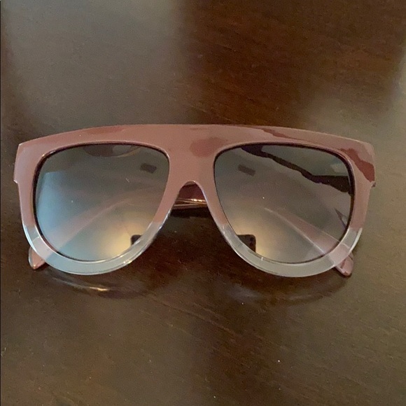 Oversized Women’s Sunglasses 🕶 - Picture 3 of 3